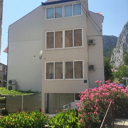 Apartment Mate Omiš Esterno foto