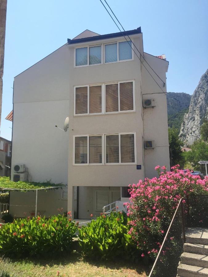 Apartment Mate Omiš Esterno foto