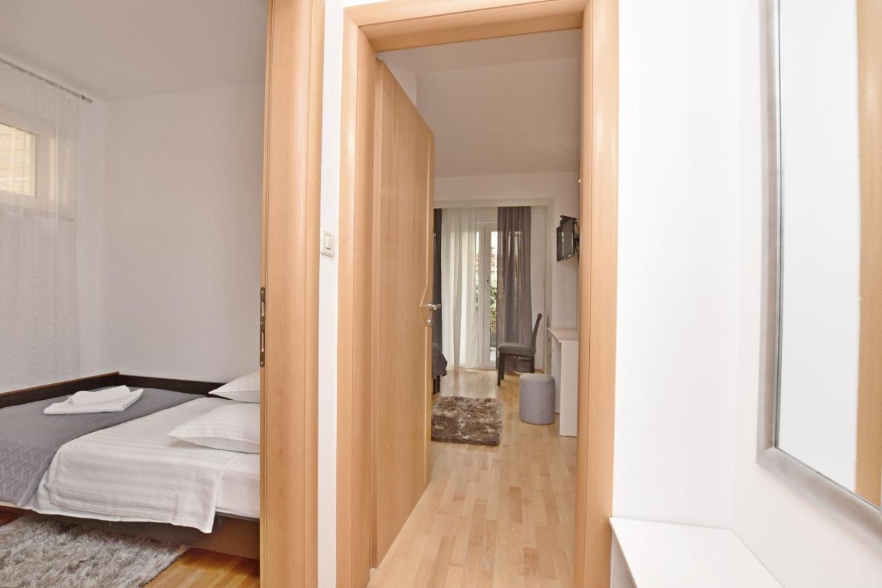 Apartment Mate Omiš Esterno foto