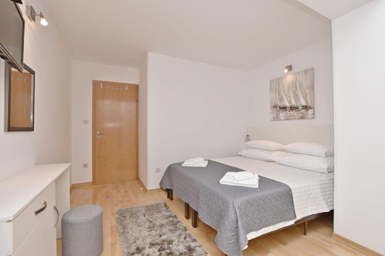 Apartment Mate Omiš Esterno foto