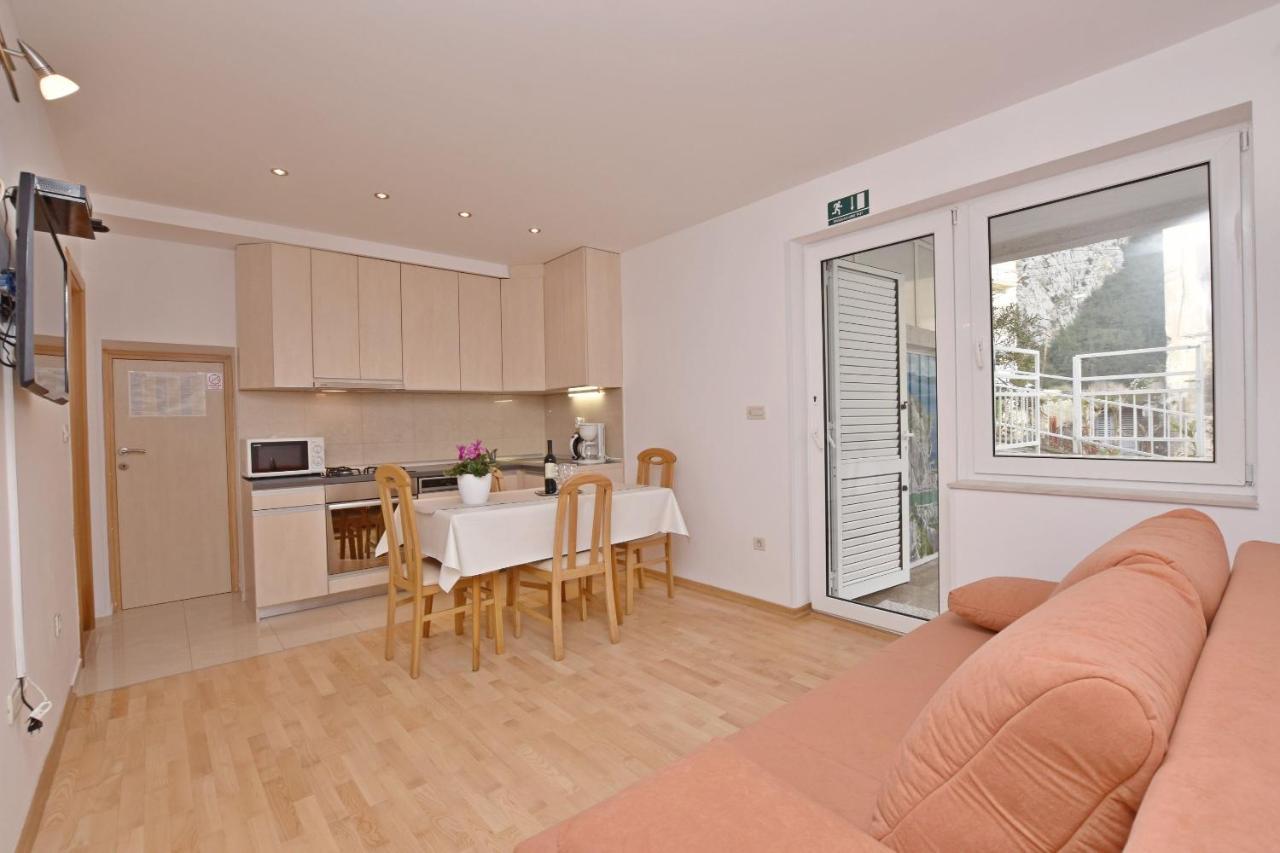 Apartment Mate Omiš Esterno foto