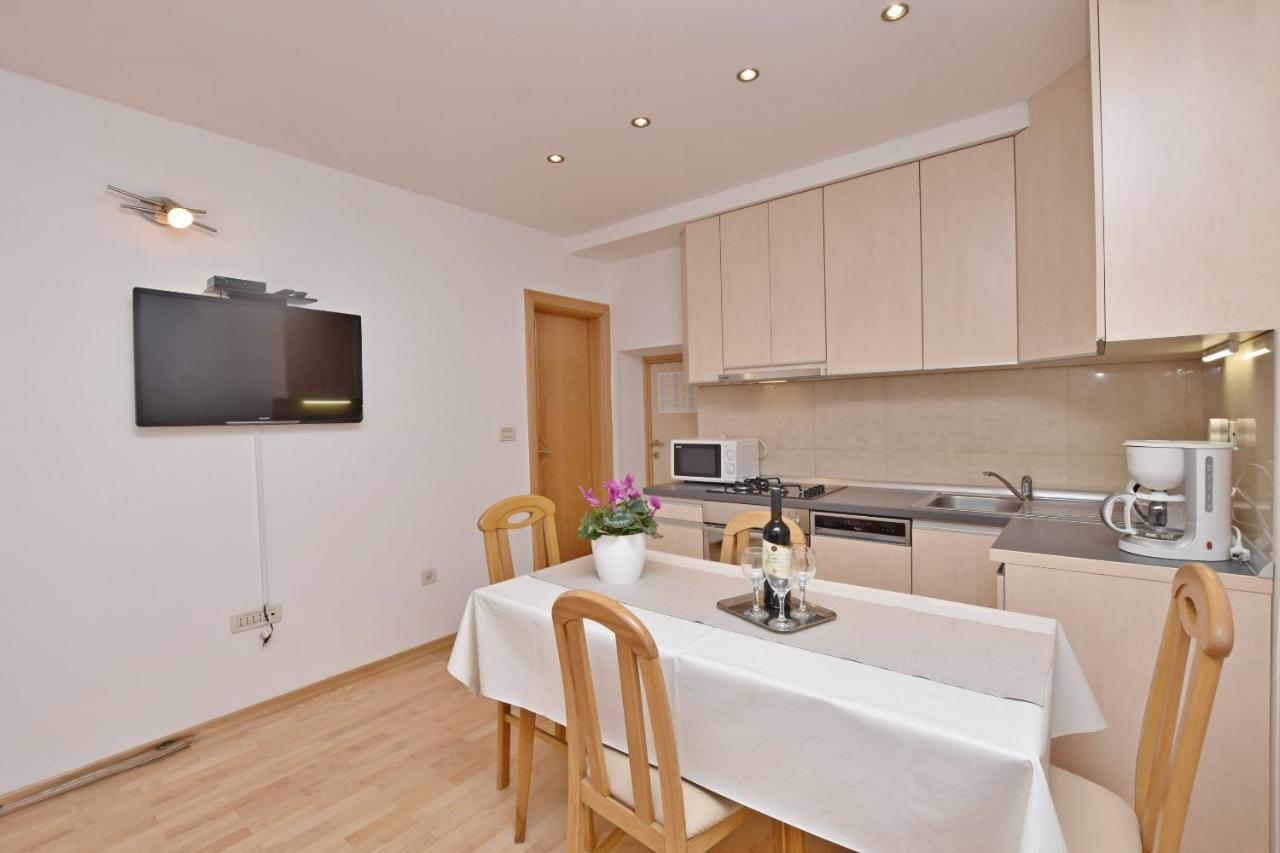 Apartment Mate Omiš Esterno foto