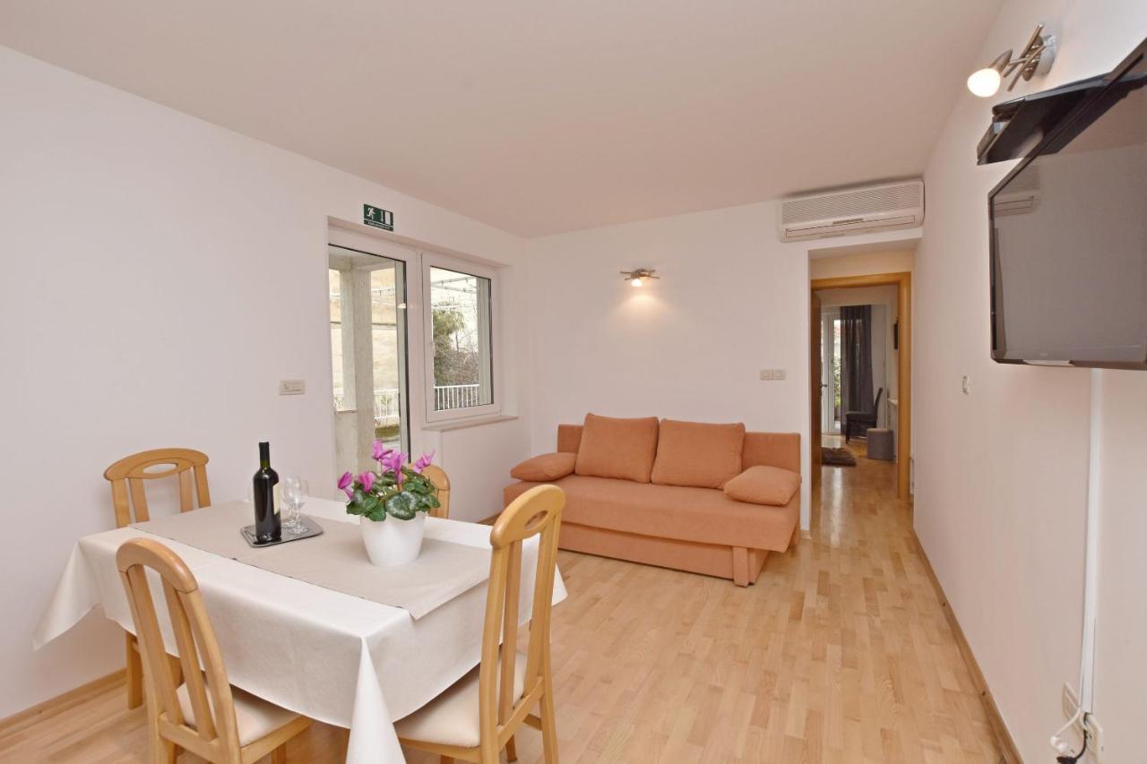Apartment Mate Omiš Esterno foto