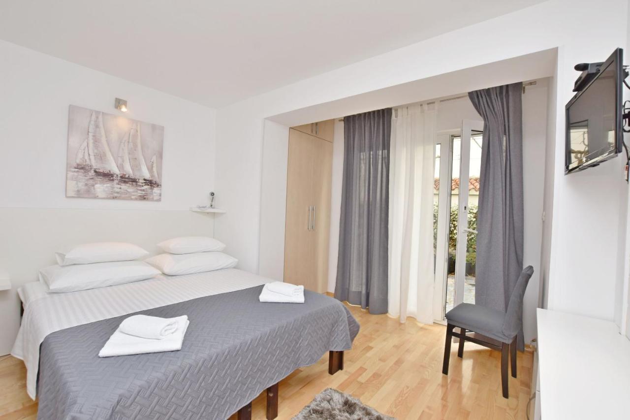 Apartment Mate Omiš Esterno foto