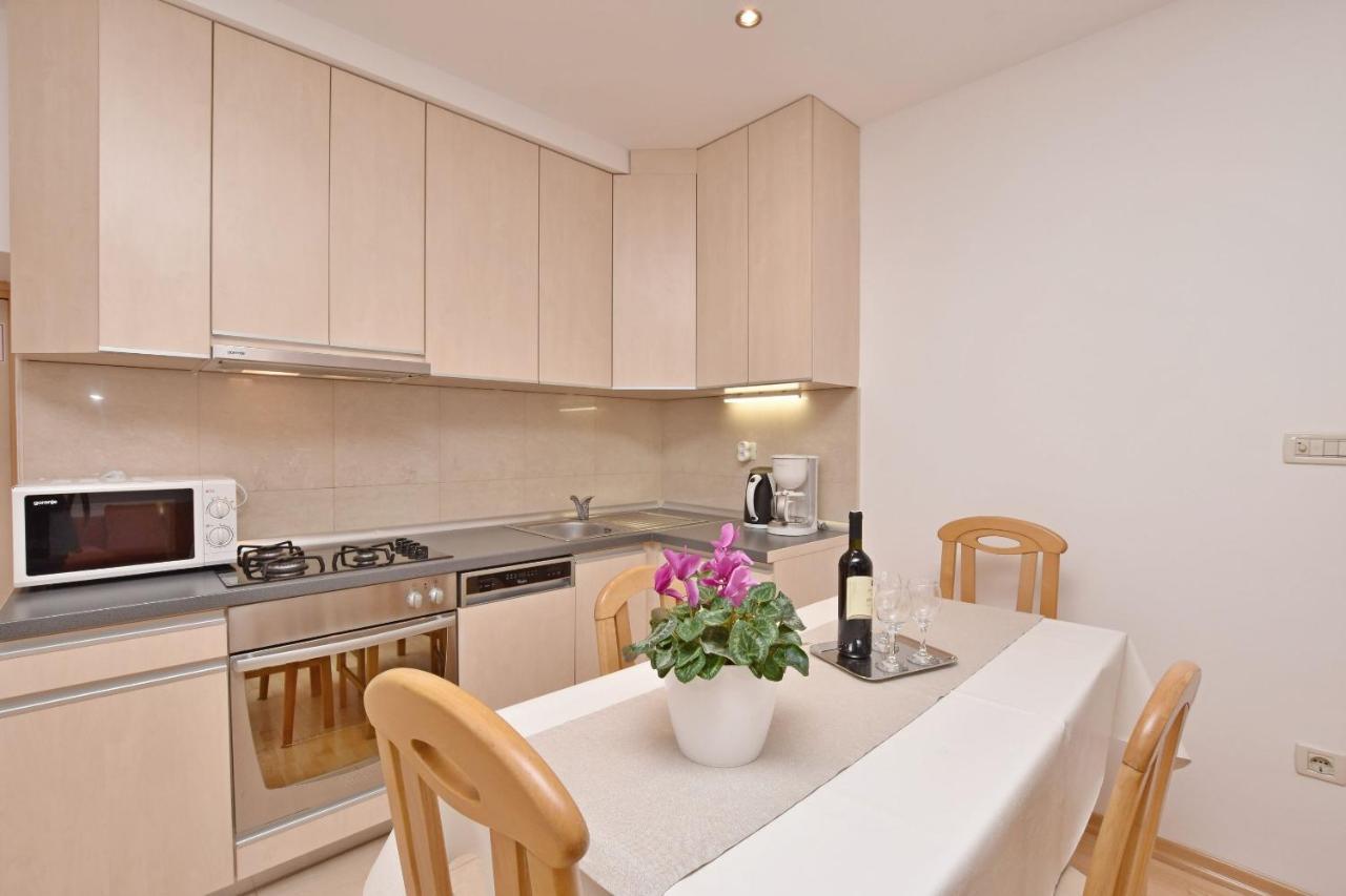 Apartment Mate Omiš Esterno foto